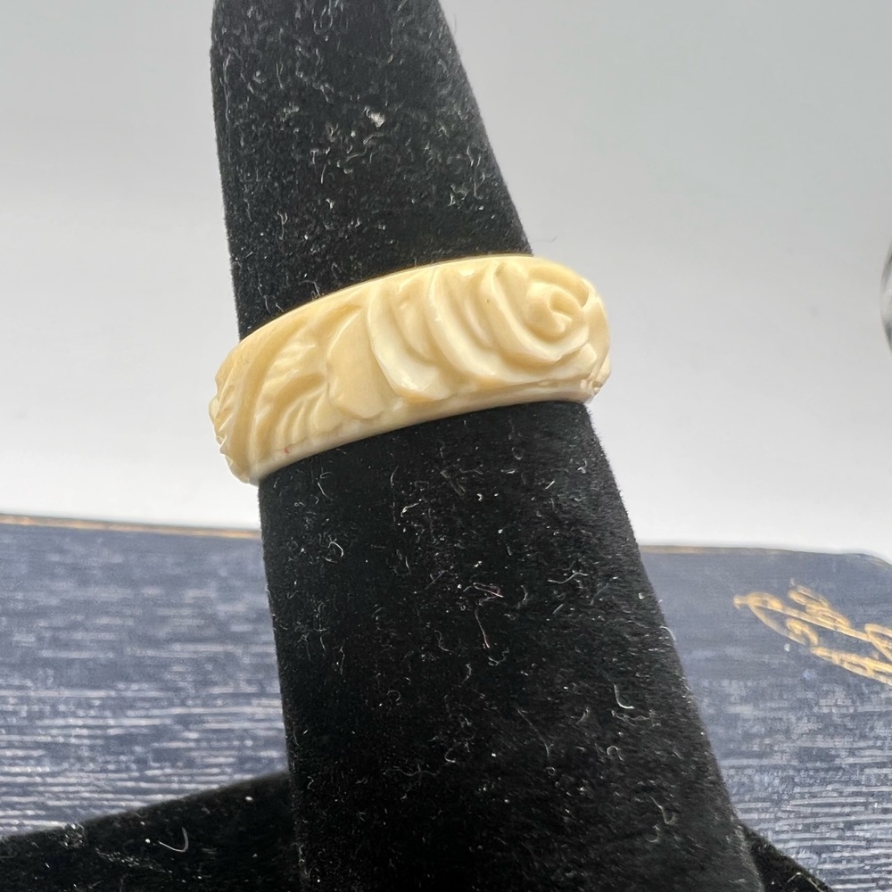 Vintage carved bone size 5.5 ring handcrafted - Picture 4 of 10